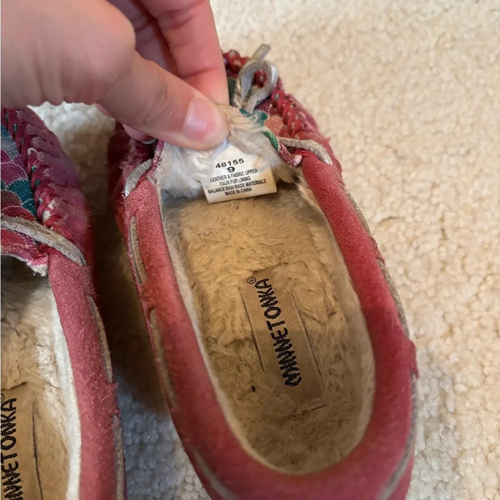 Minnetonka Kids' Pink and Multicolor Moccasins
